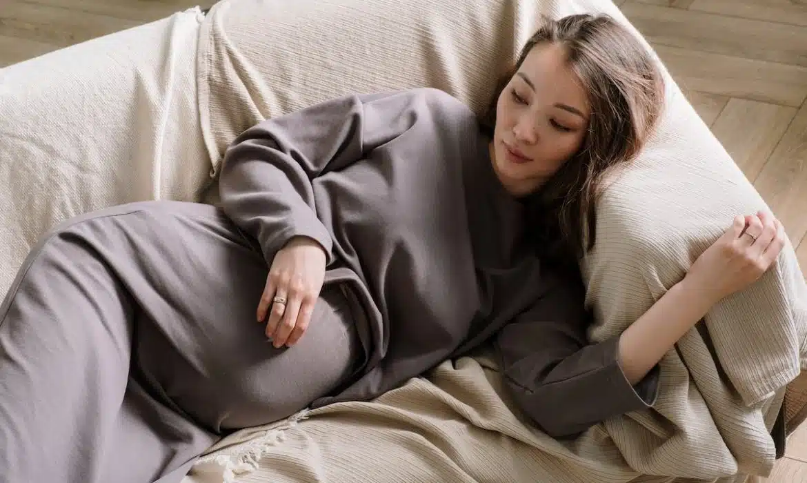 Surmonter la fatigue pendant la grossesse : conseils et astuces essentiels