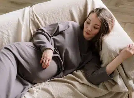 Surmonter la fatigue pendant la grossesse : conseils et astuces essentiels
