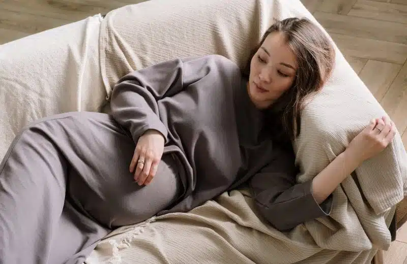 Surmonter la fatigue pendant la grossesse : conseils et astuces essentiels