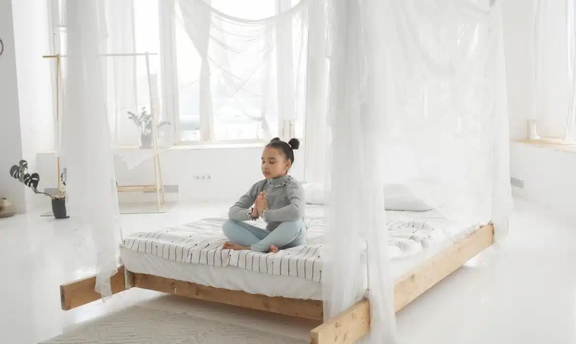 Éviter les piqûres de moustiques dans la chambre de bébé grâce à ces astuces