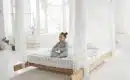 Éviter les piqûres de moustiques dans la chambre de bébé grâce à ces astuces
