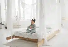 Éviter les piqûres de moustiques dans la chambre de bébé grâce à ces astuces