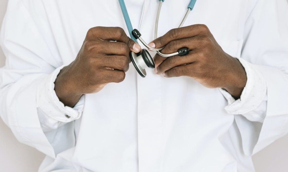 Les différentes matières pour une blouse médicale confortable à Paris