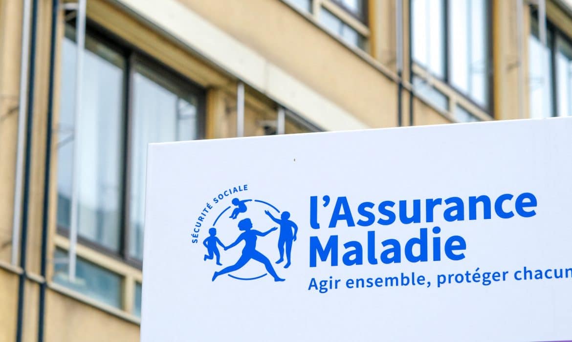 Puis-je rester dans le régime d’assurance maladie de mes parents ?