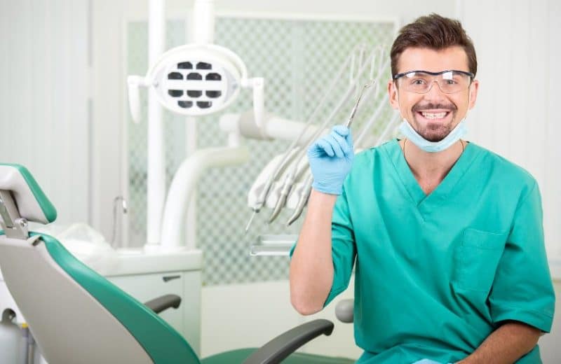 Quel est l’intérêt de consulter un chirurgien-dentiste spécialisé en parodontologie ?