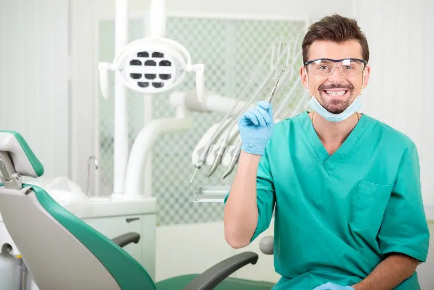 Quel est l’intérêt de consulter un chirurgien-dentiste spécialisé en parodontologie ?