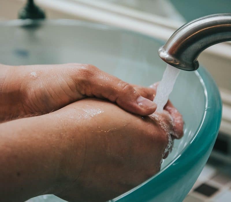 Savon et gel hydroalcoolique : quelles différences ?